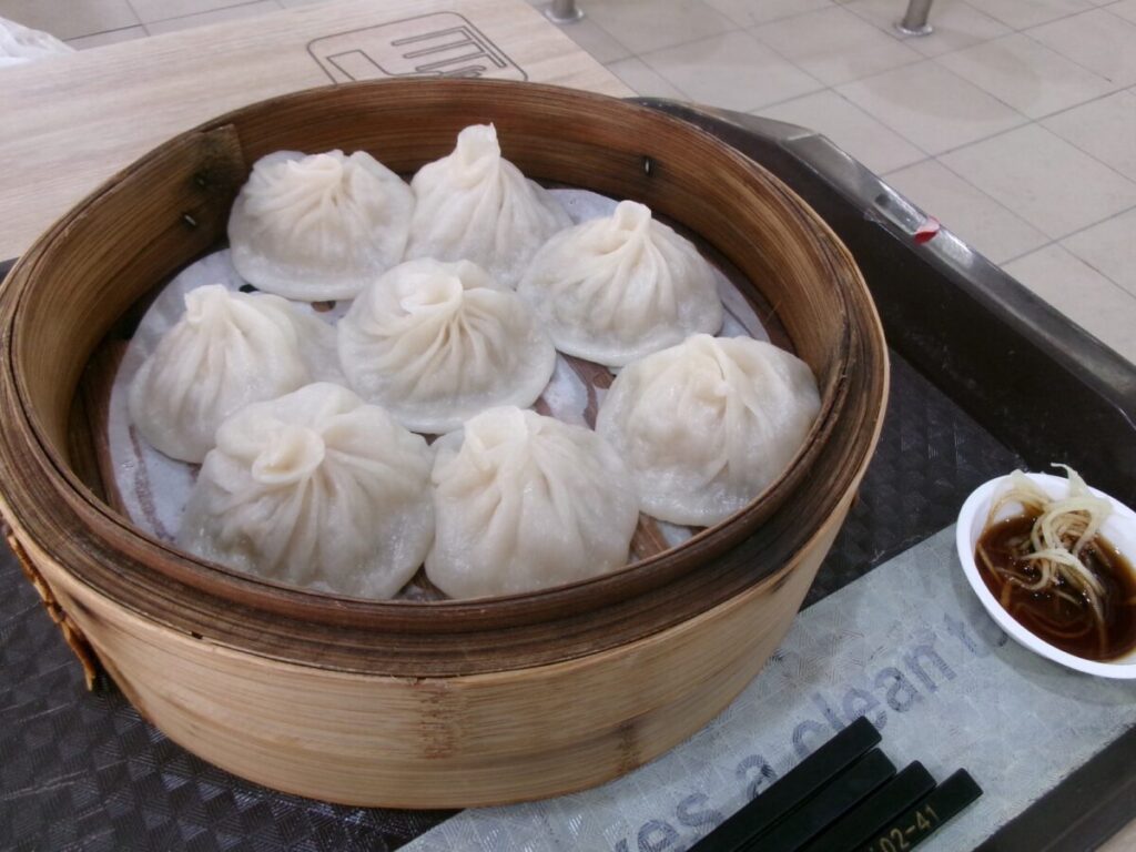チョンバルマーケットの小籠包