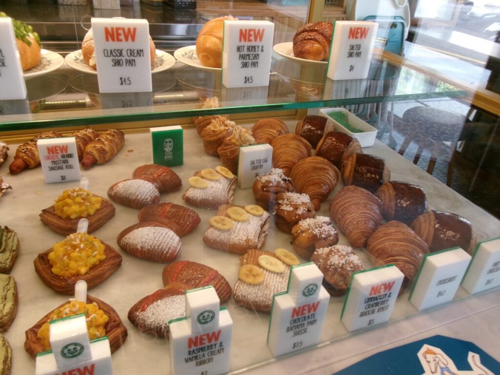 チョンバルベーカリーのショーケース