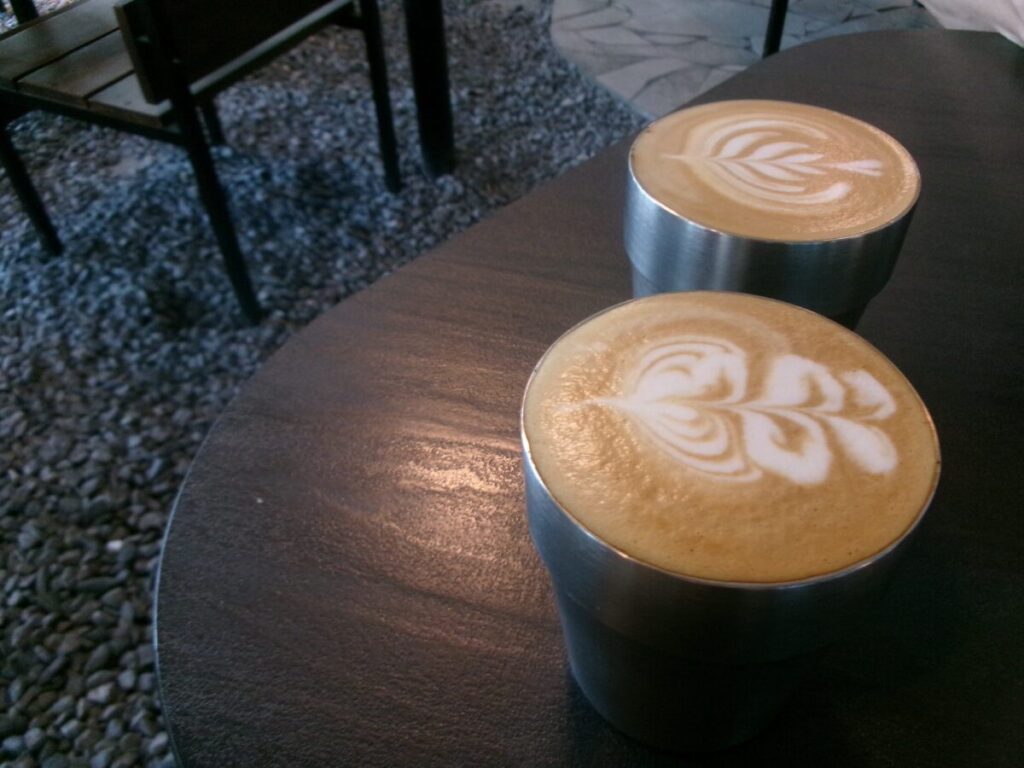 Coexist Coffee Co.の美味しいラテ