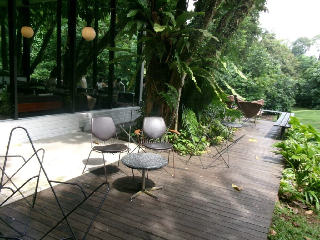 PS.Cafeのおしゃれな入口