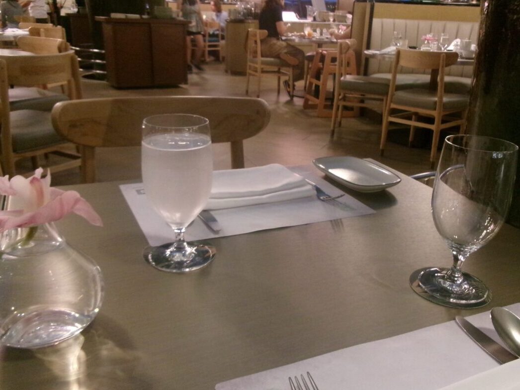 マリーナベイサンズのビュッフェ"RISE"のテーブル