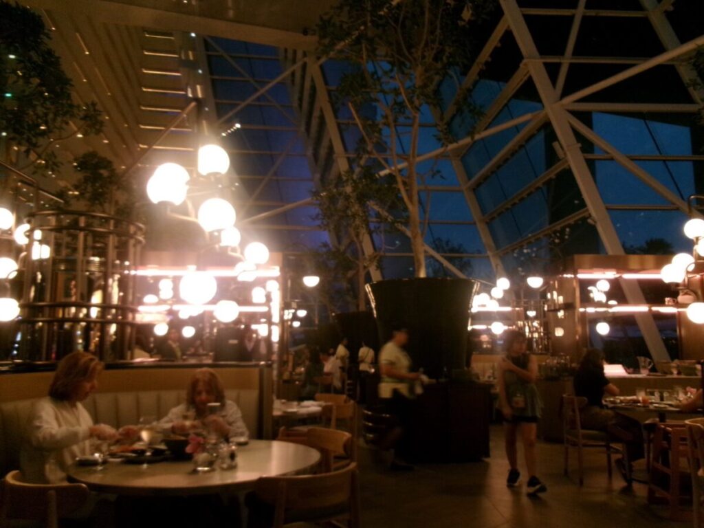 マリーナベイサンズのビュッフェ"RISE"の店内