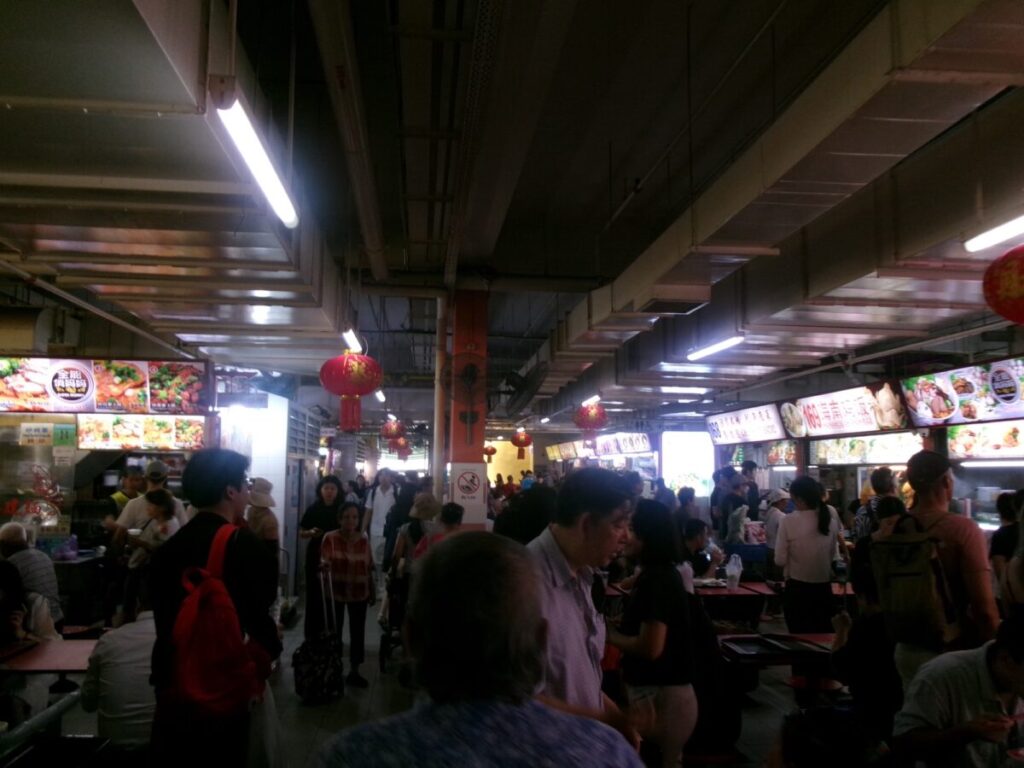 アングラな雰囲気の"Chinatown Complex"