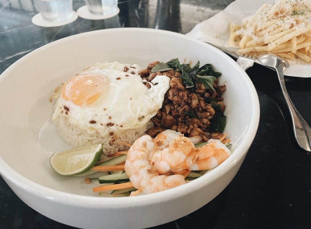 PS.Cafeのタイボウルランチ