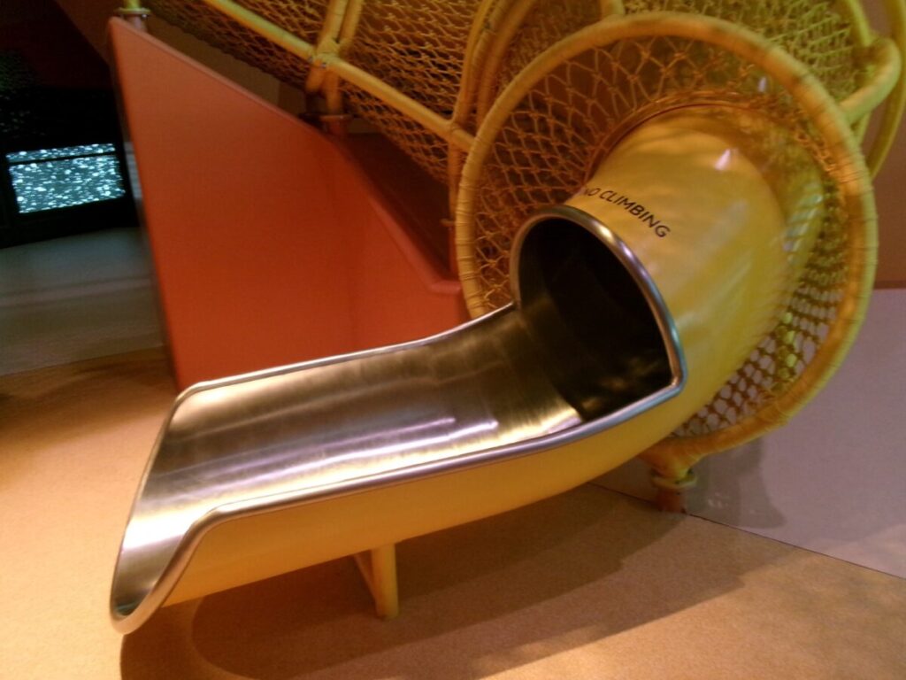 curiosity coveのくるくるの滑り台