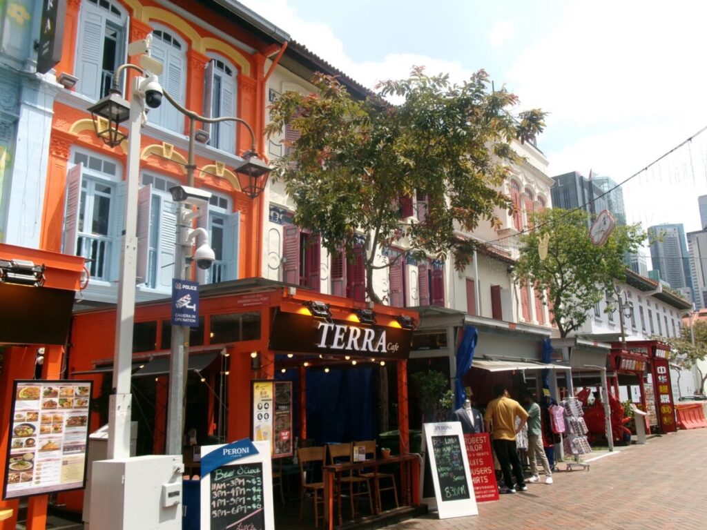 pagoda streetのカラフルなショップハウス