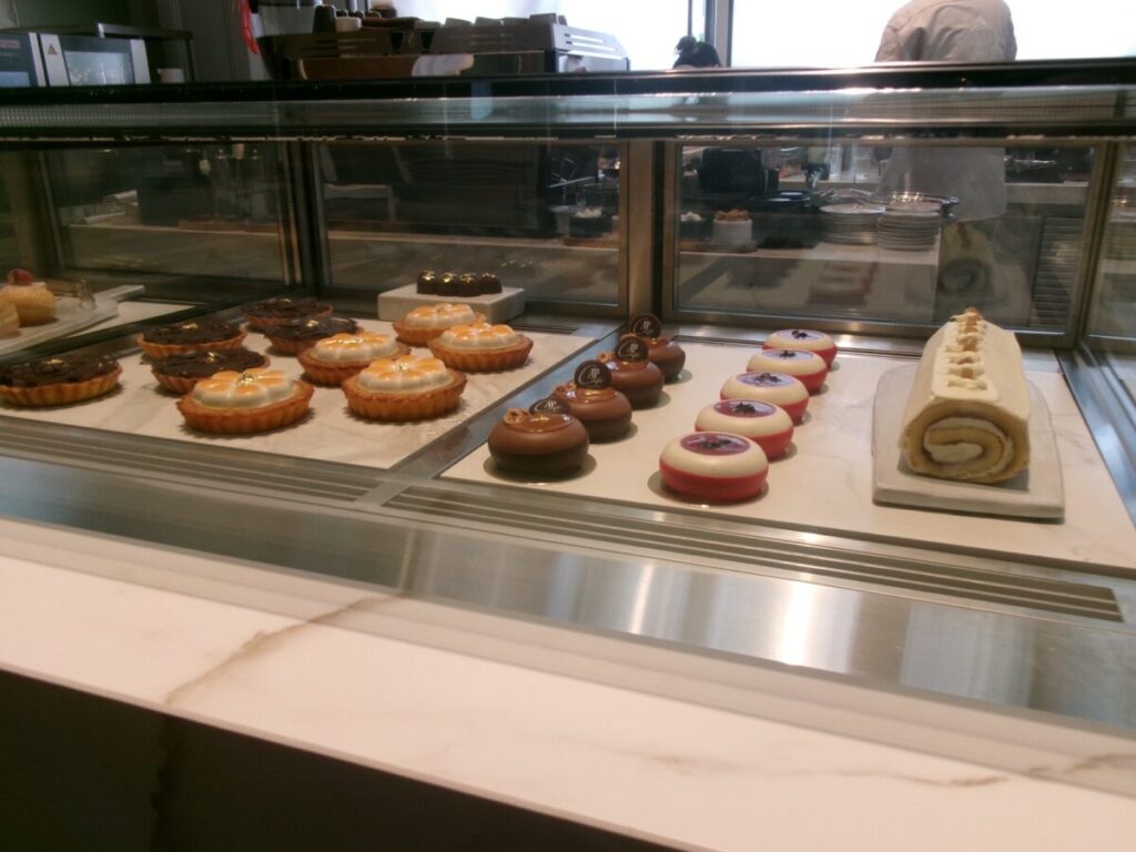 AP Caféのショーケースの写真