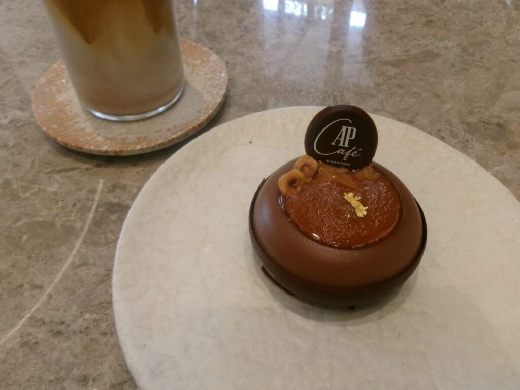 AP Caféのヘーゼルナッツのケーキ