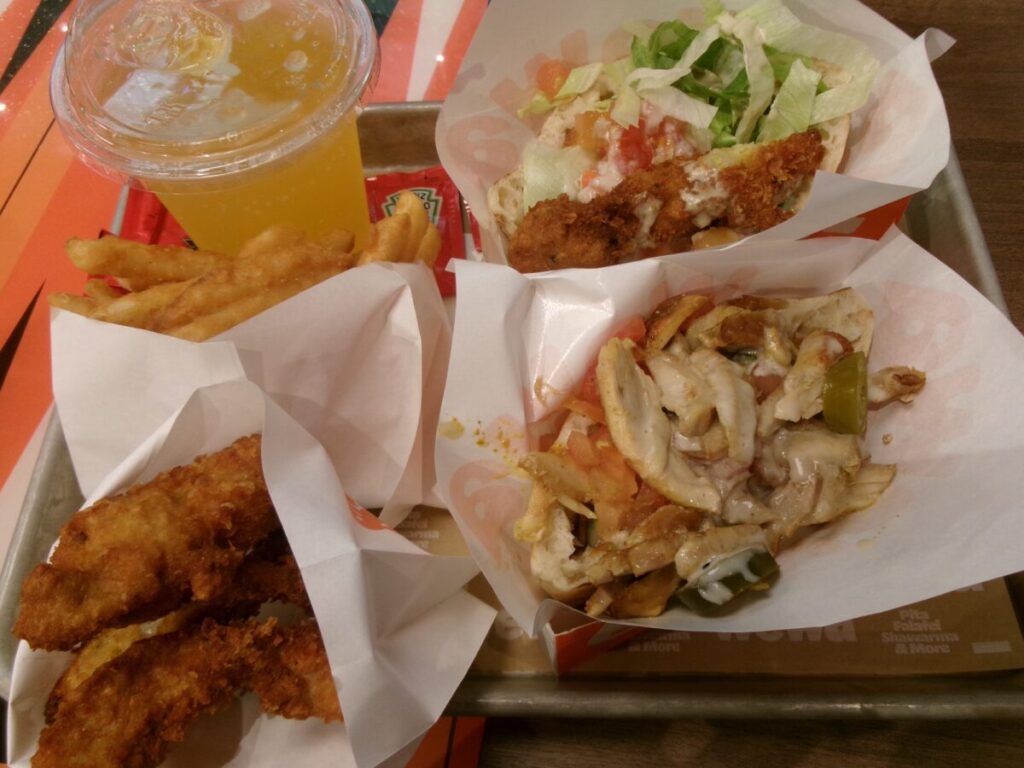 wewaのピタサンドとポテト、ドリンク