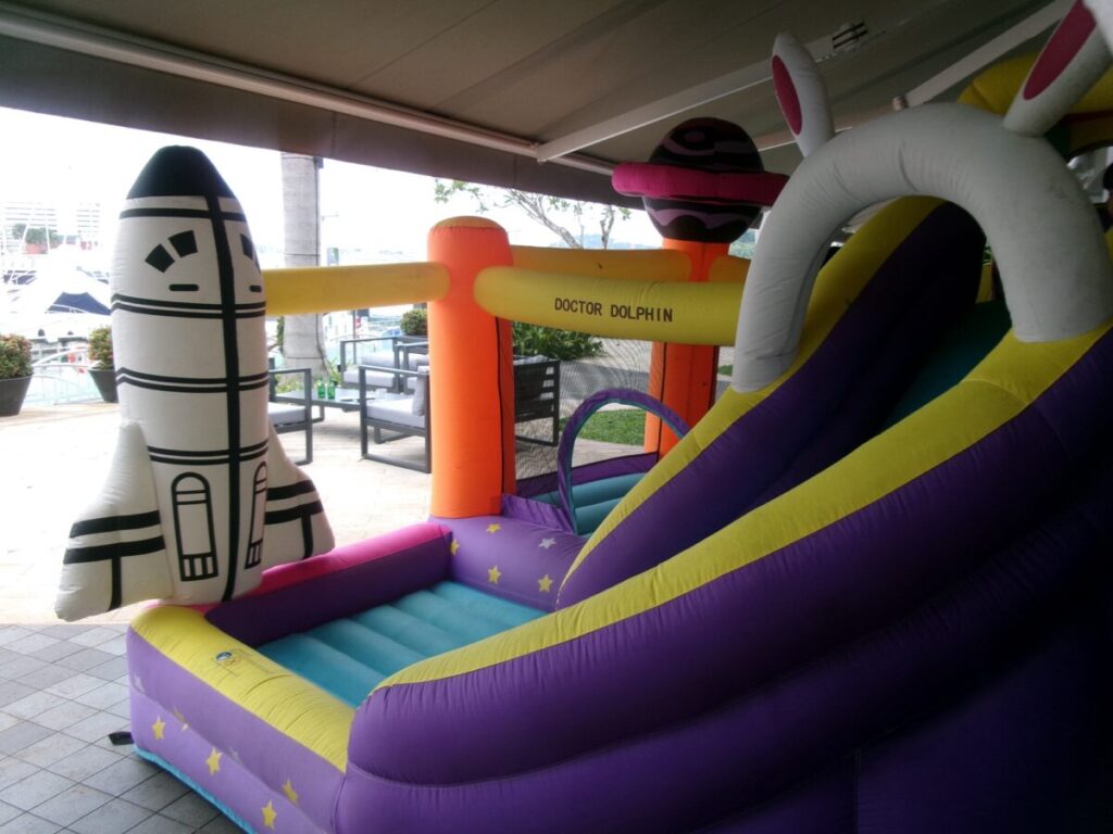 The Surf Club by Tin Boxのバウンシーキャッスル