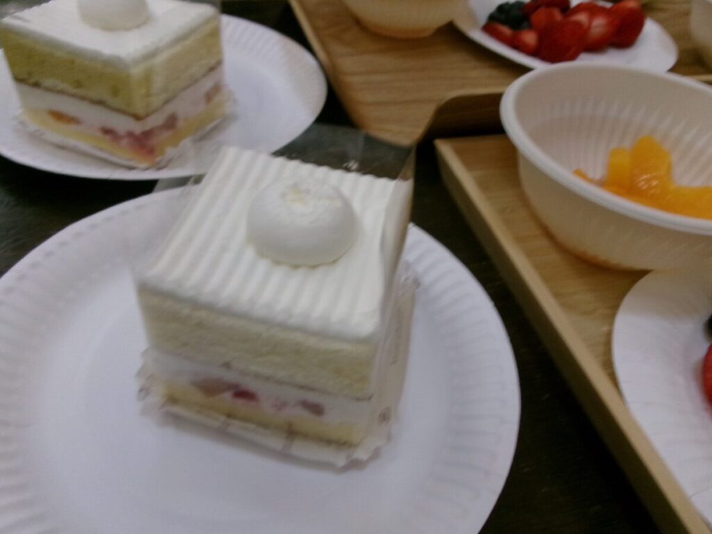 シャトレーゼのケーキデコレーション体験のケーキ