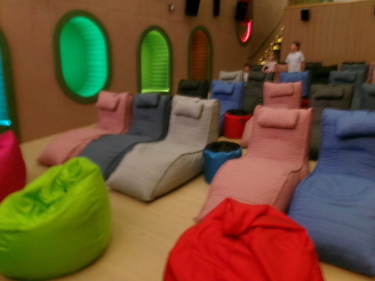 Shaw Centreのdreamersのクッションソファ