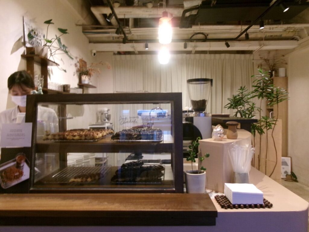 Hellu Coffeeのカウンター