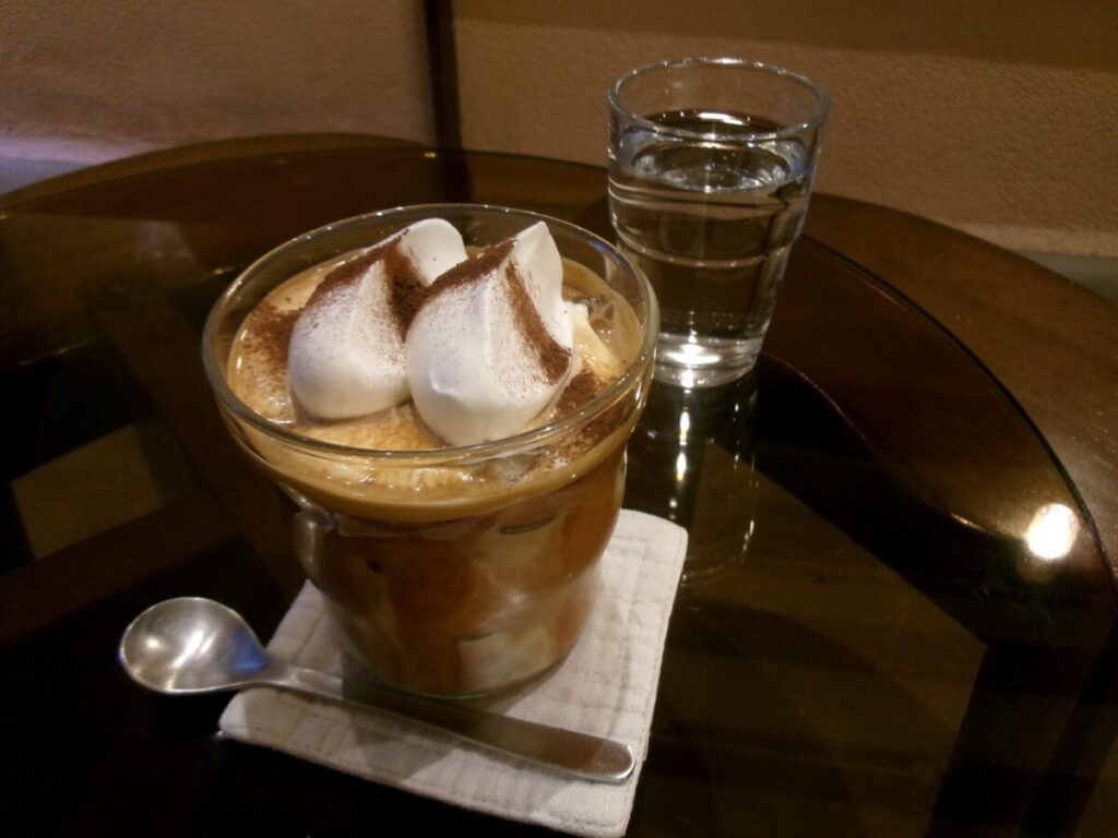 Hellu Coffeeのクリームラテ