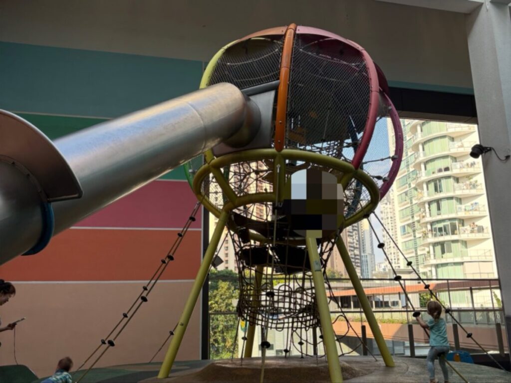 グレートワールド2階にある無料屋外プレグラ