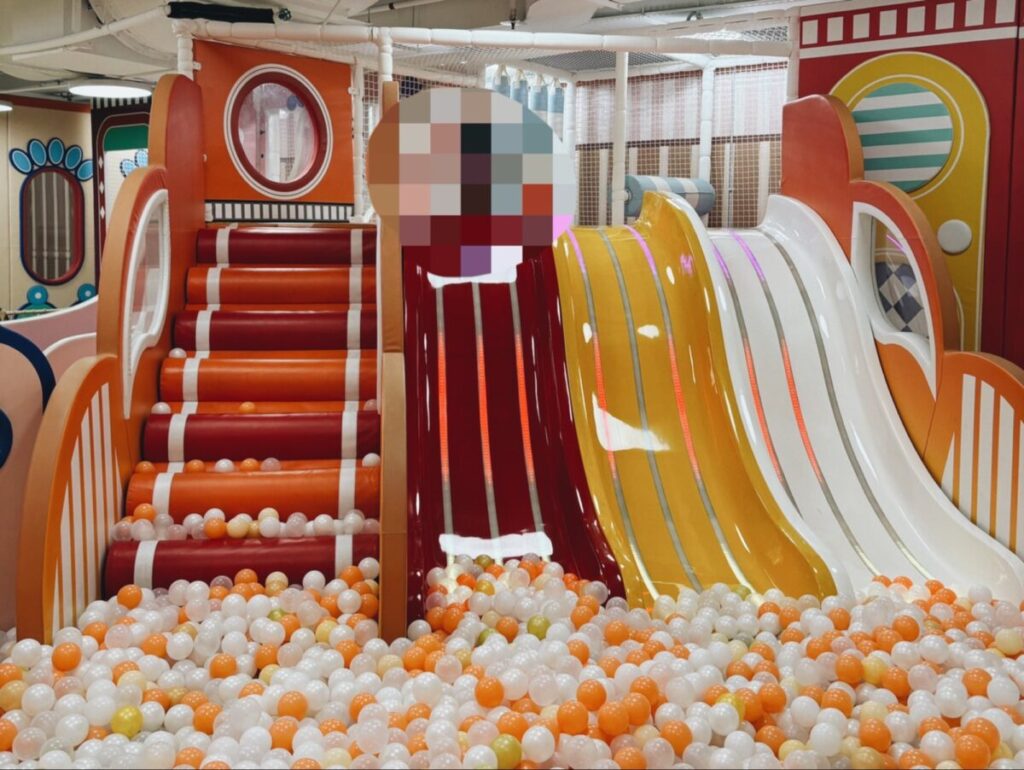 novenaのスミギーにある滑り台