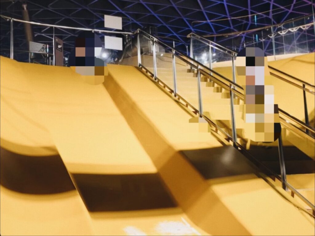 jewelにあるcanopy parkの滑り台