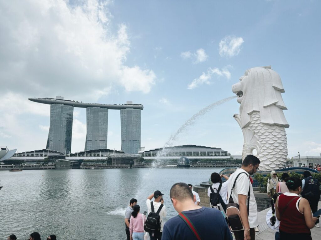 シンガポールのマーライオンとマリーナベイサンズ
