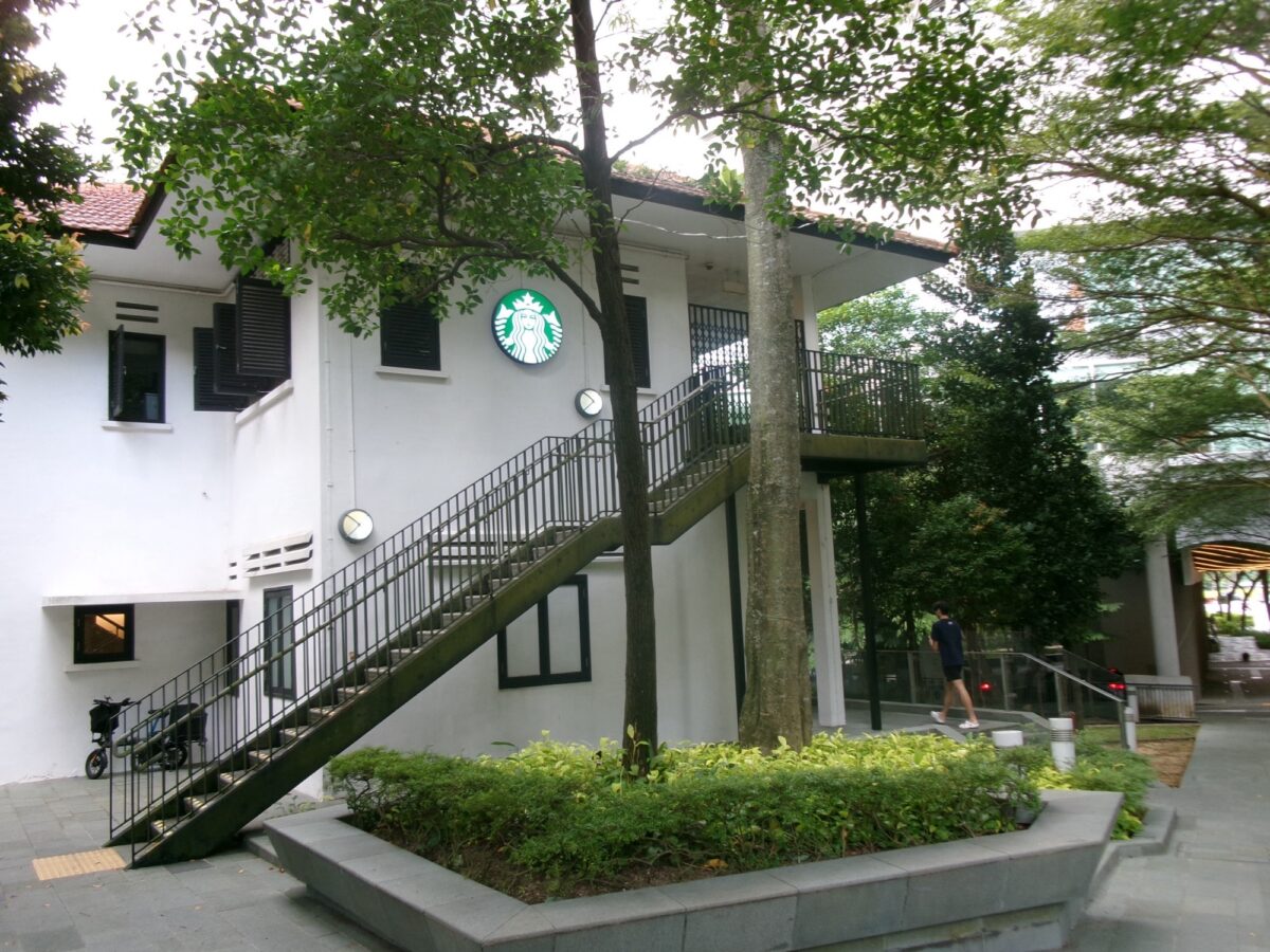 Starbucks Rochester Parkの外観