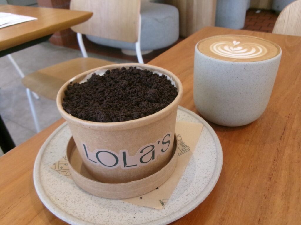 Lola'sのラテとティラミス