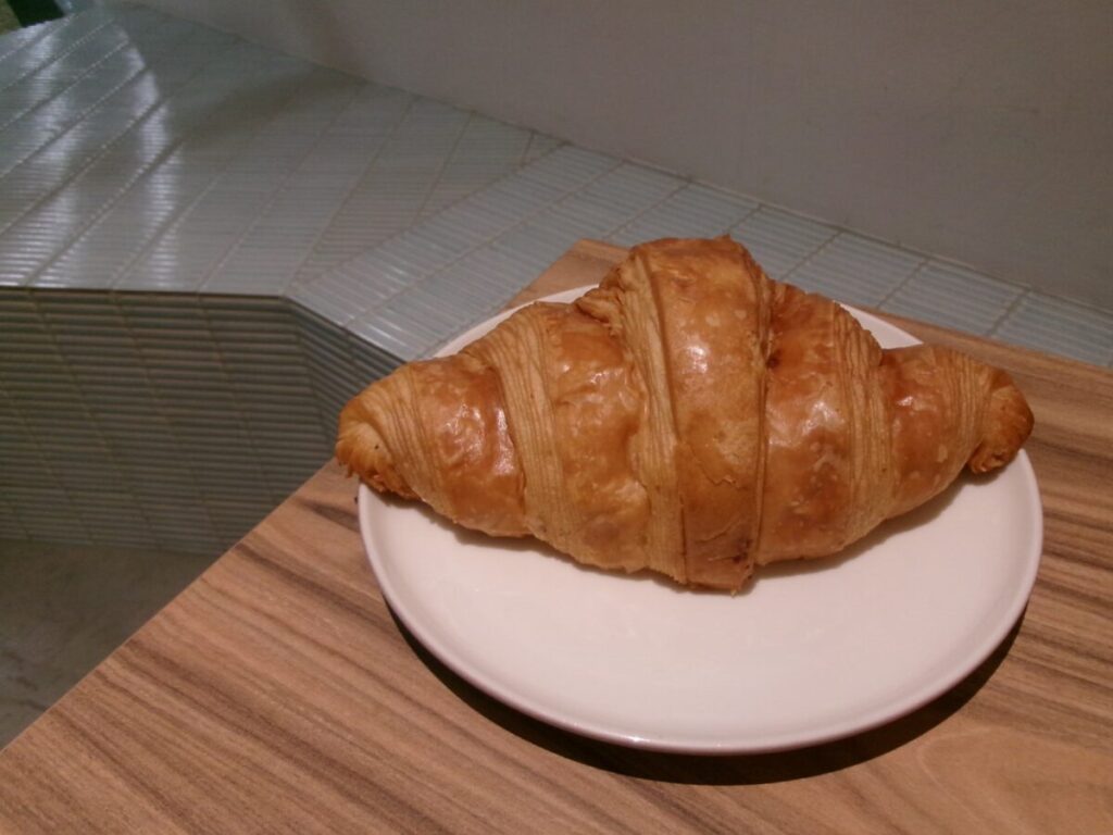 PÖONSTI / Old Hen Coffeeのクロワッサン
