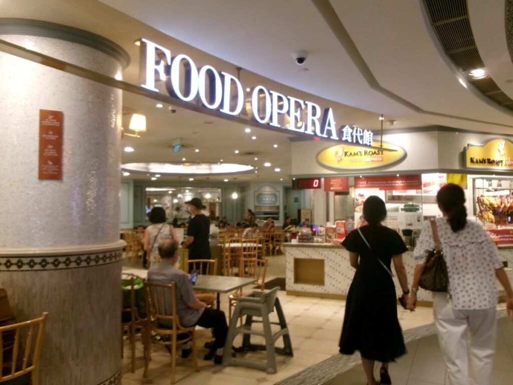 ION OrchardのFood Operaの外観