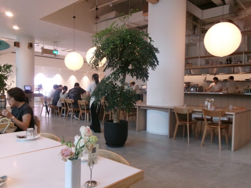 noci pasta barの内装