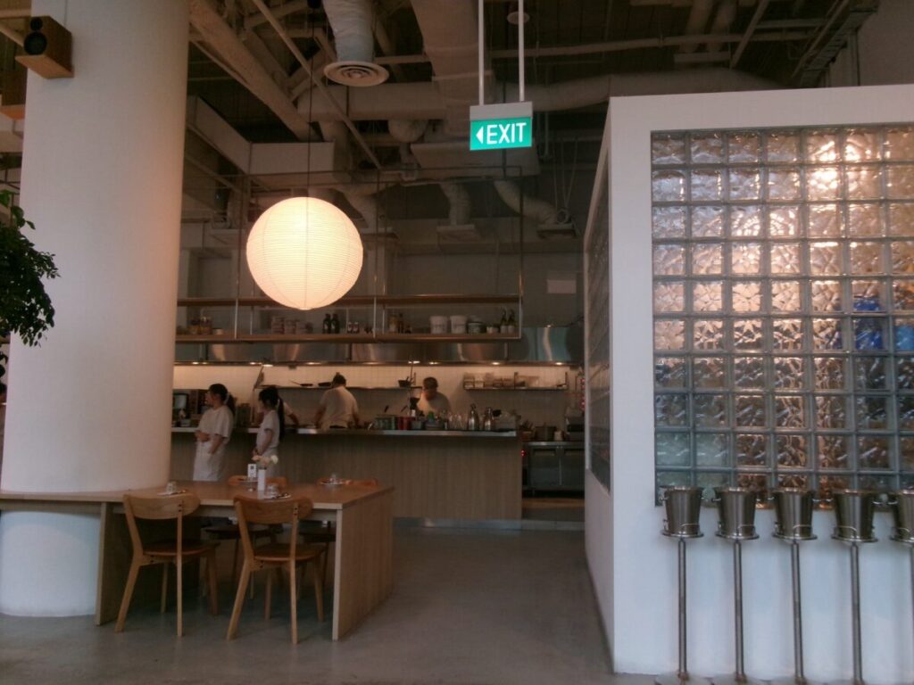noci pasta barの内装