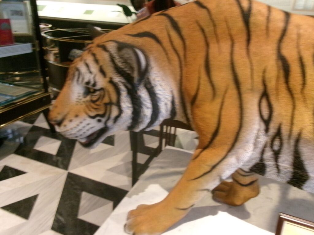 ラッフルズホテルのギフトショップのトラ