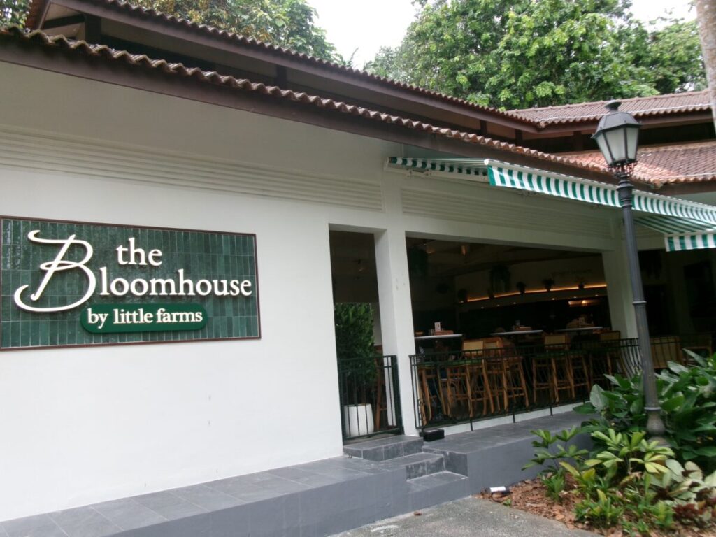 the bloomhouse by little farmsの外観
