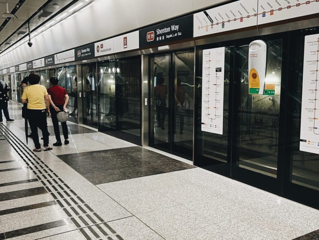 シンガポールのMRT：Thomson-East Coast Lineの駅の様子
