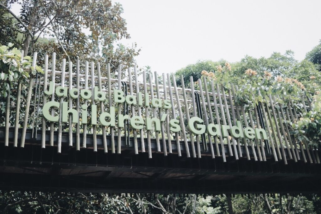 ボタニックガーデンのjacob ballas children's gardenの看板