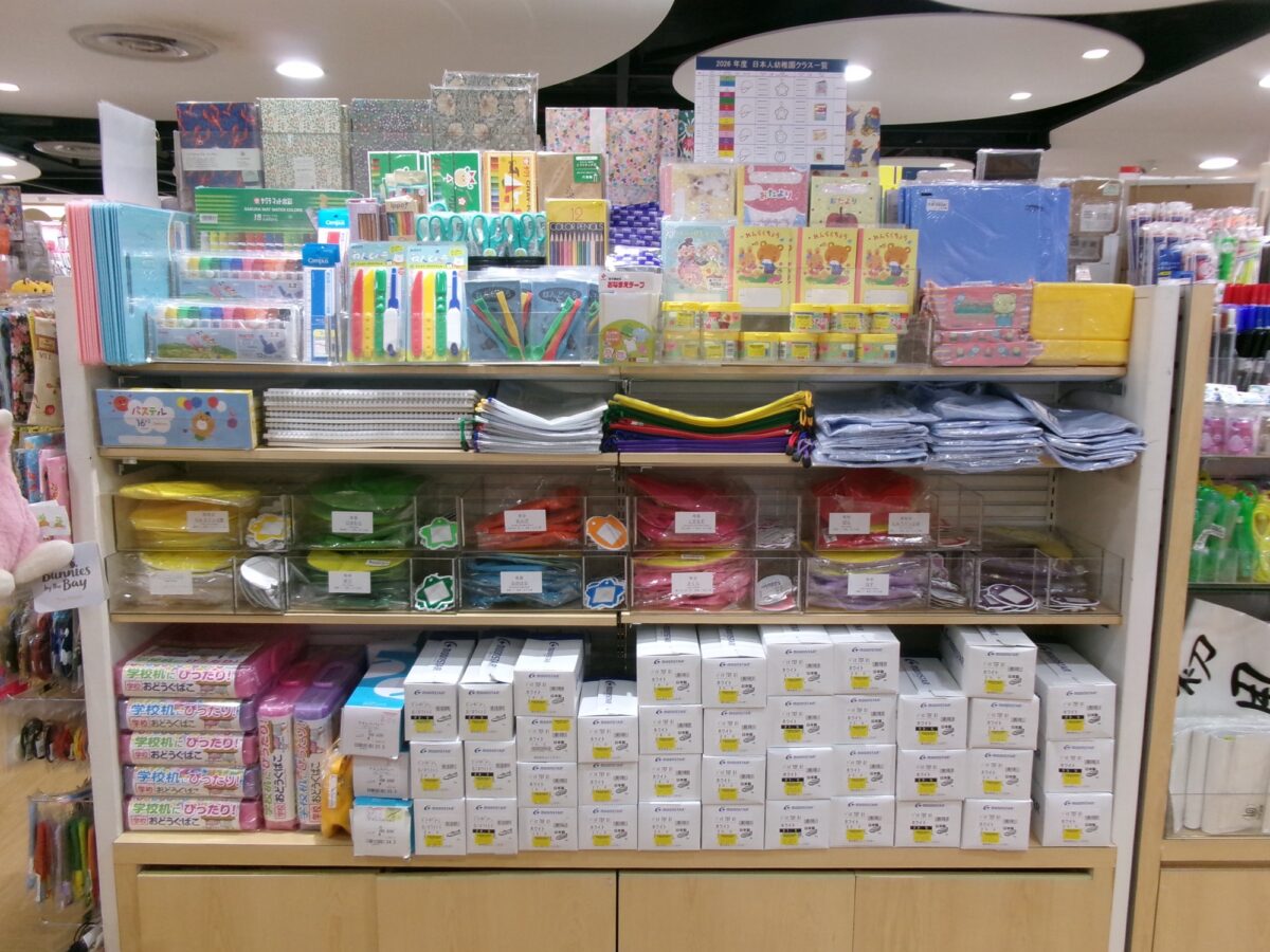 NBC Stationery and Giftsの日本の学用品コーナー