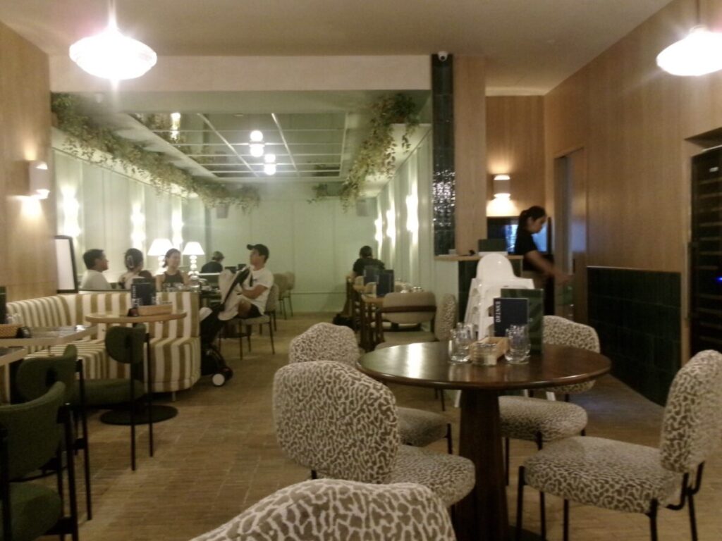 French Foldのグレワの店舗の中